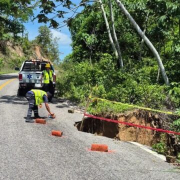 Continúan creándose socavones en carreteras de la región