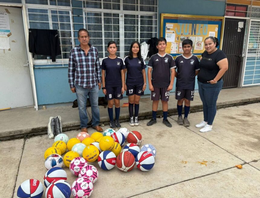 IMG-20250630-WA0155(1) Escuelas de Vallarta se beneficiaron con material de construcción y deportivo
