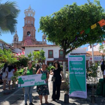 IMG-20250701-WA0094 La ciudad se pone verde: 45 árboles adoptados en la Plaza de Armas