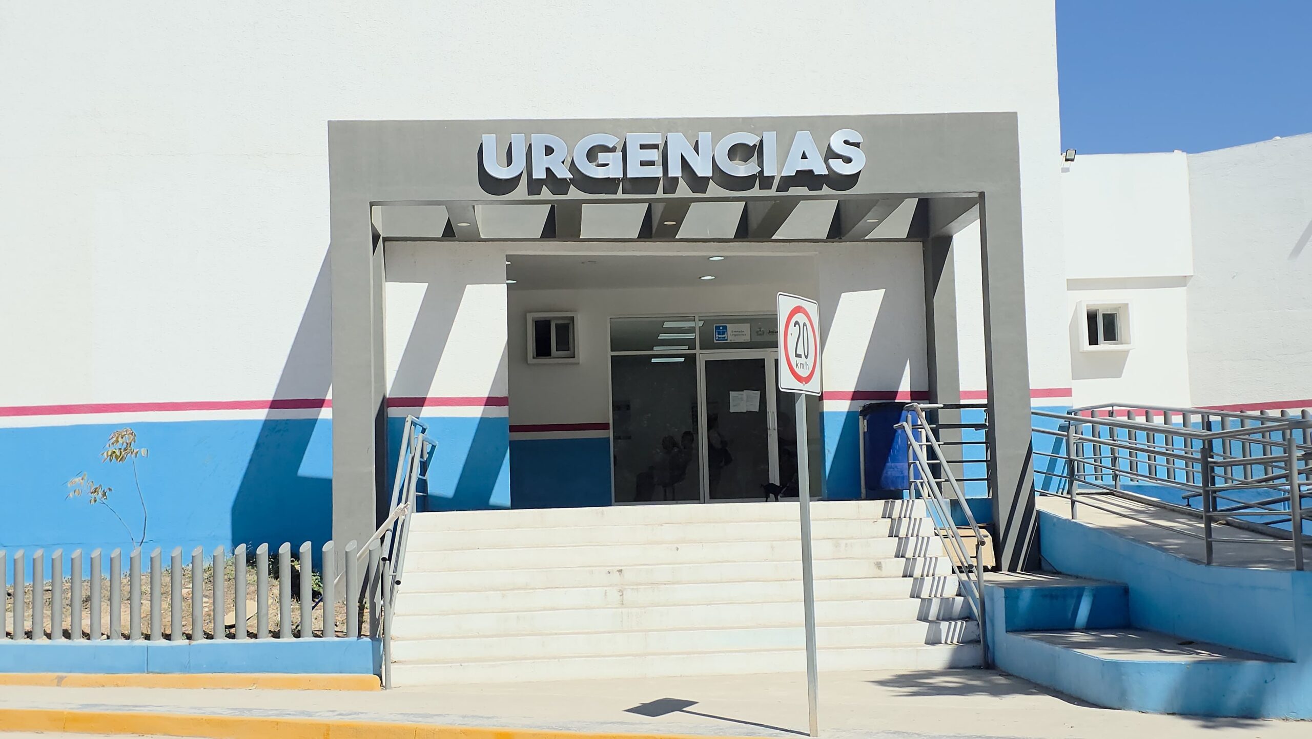 Dos hombres son trasladados sin vida desde centros de rehabilitación al Hospital Regional