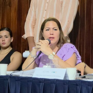 Regidora Marcia Bañuelos presenta campaña municipal de valores para servidores públicos