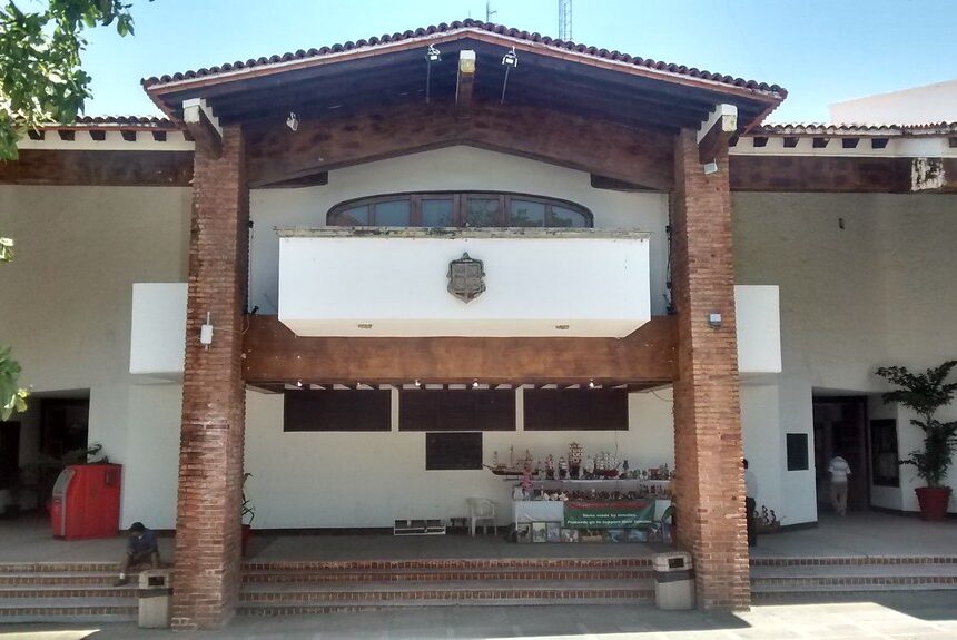 Dos exfuncionarios municipales logran suspensión condicional parcial por contratación irregular