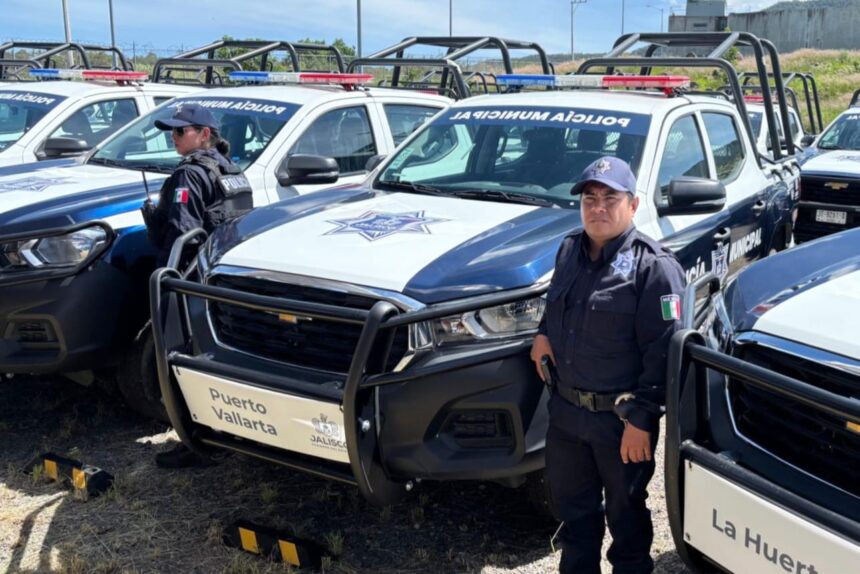 Entrega Lemus 56 patrullas a municipios de la zona Costa Norte-Sierra Occidental, Costa Sur y Sierra de Amula