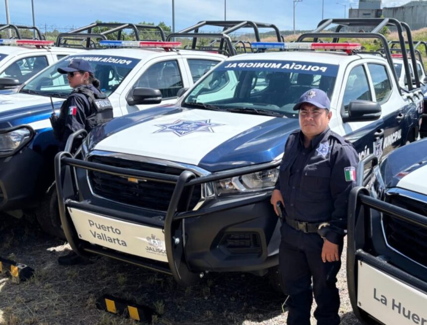 Entrega Lemus 56 patrullas a municipios de la zona Costa Norte-Sierra Occidental, Costa Sur y Sierra de Amula