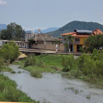 Refuerzan obras preventivas en Talpa de Allende para evitar inundaciones