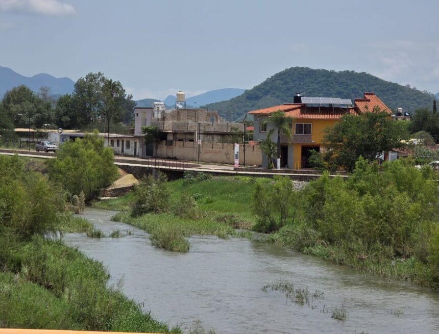 Refuerzan obras preventivas en Talpa de Allende para evitar inundaciones