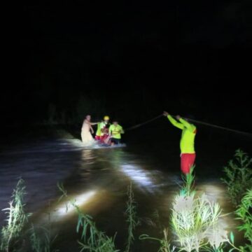 Rescatan a joven con hipotermia en río de la colonia Campo Azul, en Puerto Vallarta