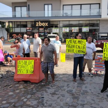 Vecinos de la colonia 5 de Diciembre protestan por tiradero de agua sin solución desde hace cuatro años