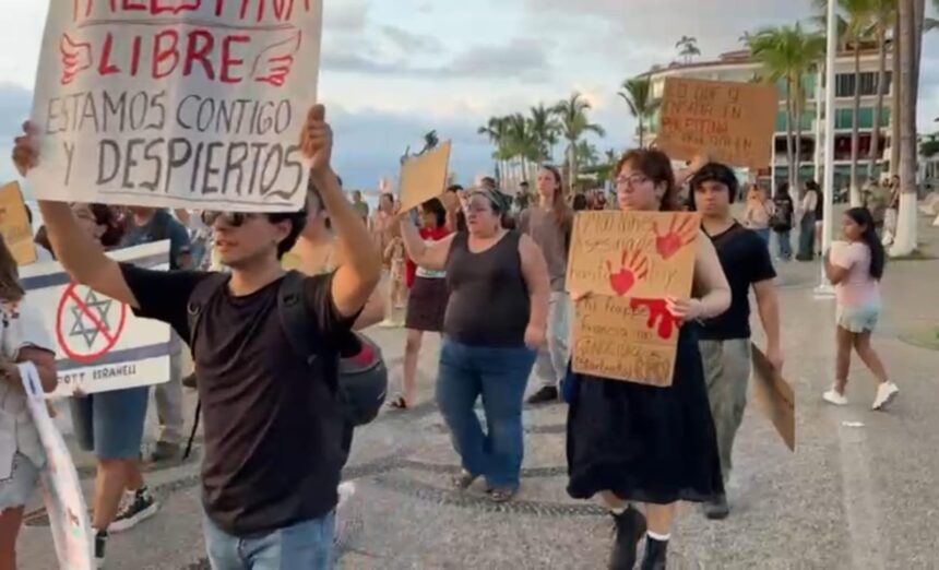 Se manifiestan en Puerto Vallarta en solidaridad con Gaza