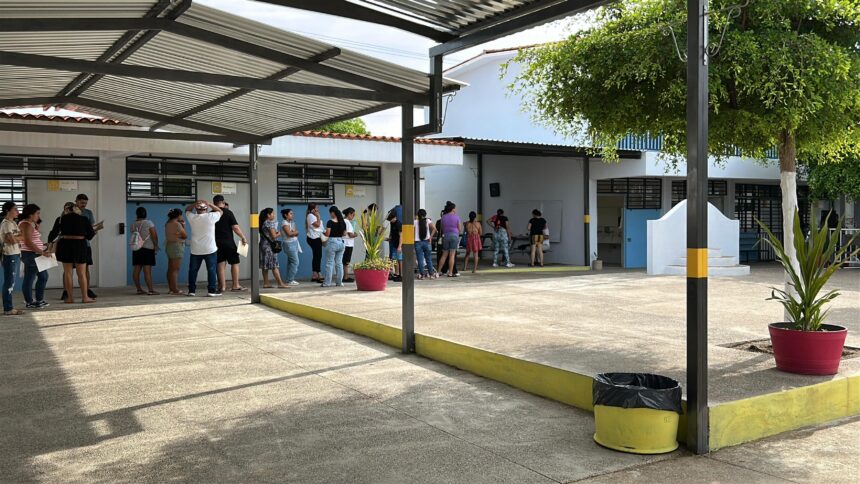 Más de 3,000 alumnos sin clases presenciales en Vallarta tras ser saqueadas sus escuelas en vacaciones