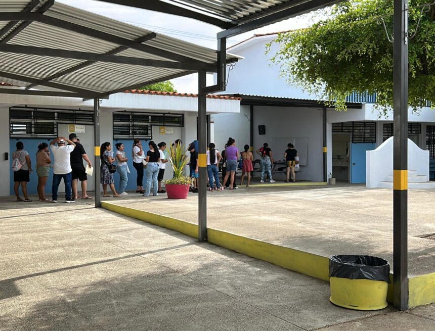 Más de 3,000 alumnos sin clases presenciales en Vallarta tras ser saqueadas sus escuelas en vacaciones