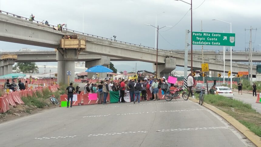 Tras casi 7 horas de bloqueo, reabren totalmente la carretera federal 200 en Puerto Vallarta