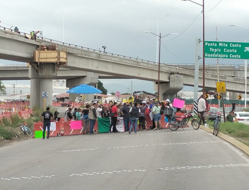 Tras casi 7 horas de bloqueo, reabren totalmente la carretera federal 200 en Puerto Vallarta