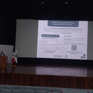 Muestra IJCF catálogo fotográfico a madres buscadoras
