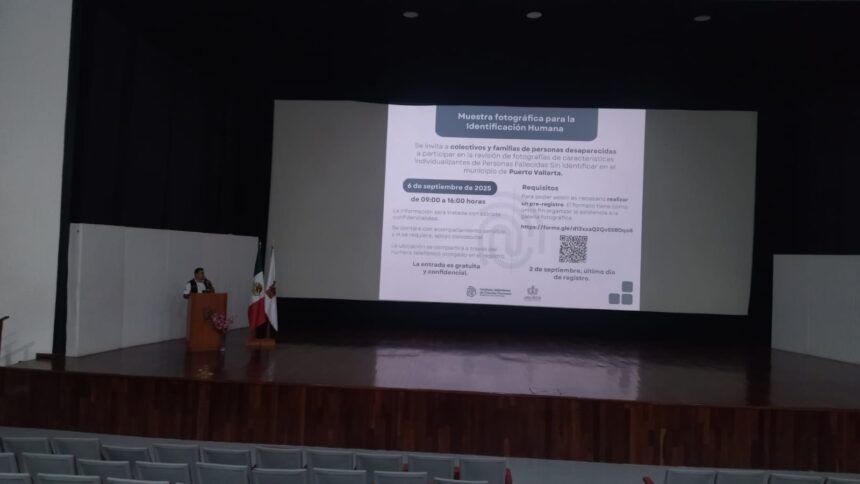 Muestra IJCF catálogo fotográfico a madres buscadoras