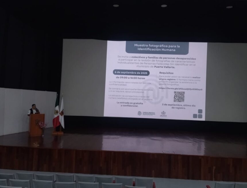 Muestra IJCF catálogo fotográfico a madres buscadoras