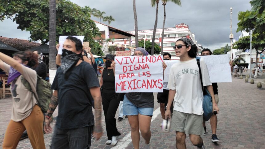 IMG-20250915-WA0156 Jóvenes de Puerto Vallarta se manifiestan contra la gentrificación y exigen protección del territorio