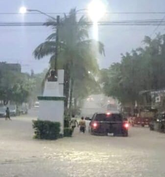 Fuerte lluvia provoca inundaciones en Puerto Vallarta
