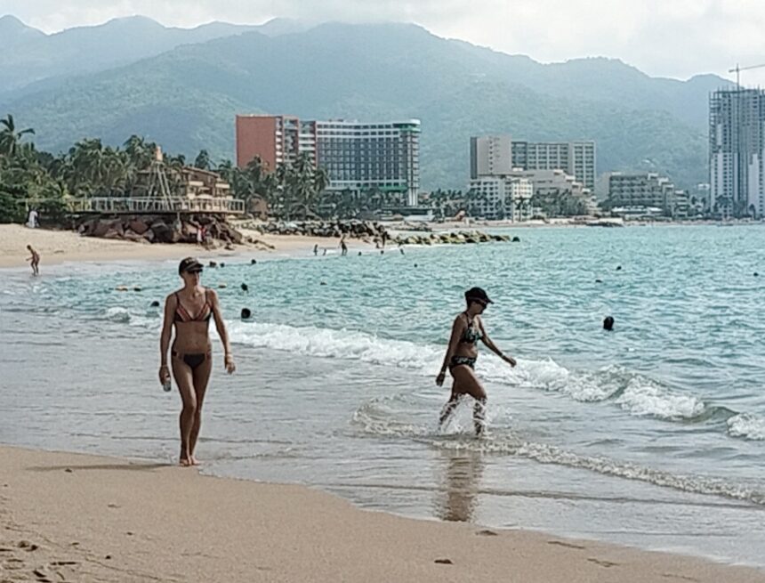 Encarecimiento habría generado un verano atípico en Puerto Vallarta: Coparmex