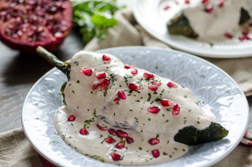 chiles-en-nogada-01 Restauranteros de Vallarta y Bahía se alistan con promociones para los festejos patrios