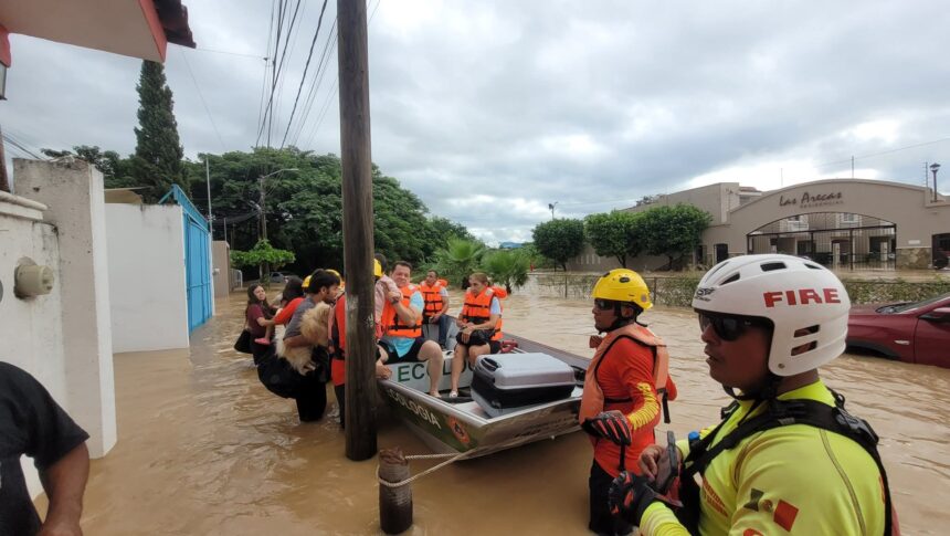 FB_IMG_1760283686656 Vecinos de Puerto Vallarta exigen atención urgente tras inundaciones: “Cada año el problema va a seguir”