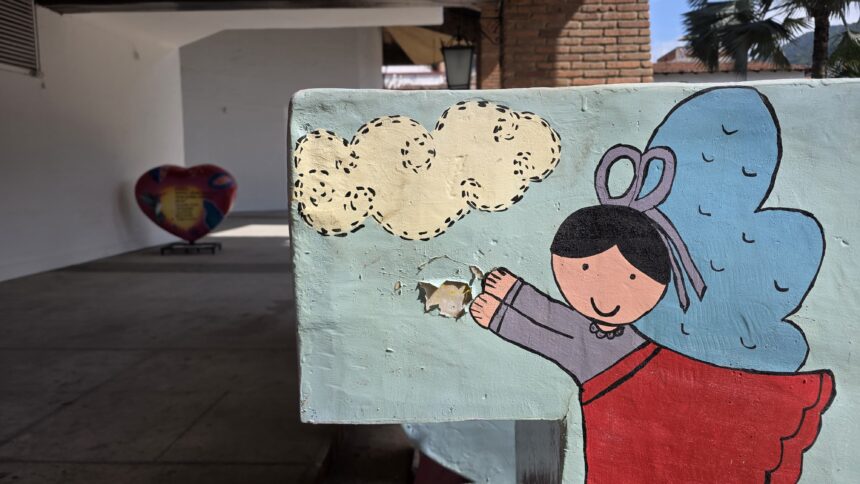 Maxiletras de Puerto Vallarta sufren daños por el alto oleaje tras el paso del huracán Priscila