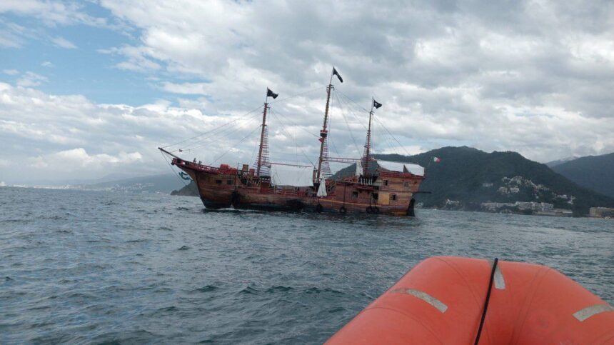 Se hunde el galeón “Marigalante”, uno de los principales atractivos turísticos de Puerto Vallarta