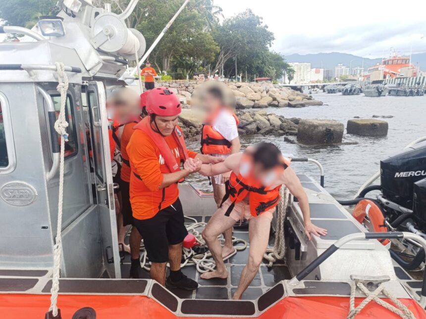 Marina rescata a cuatro personas en la Bahía de Banderas