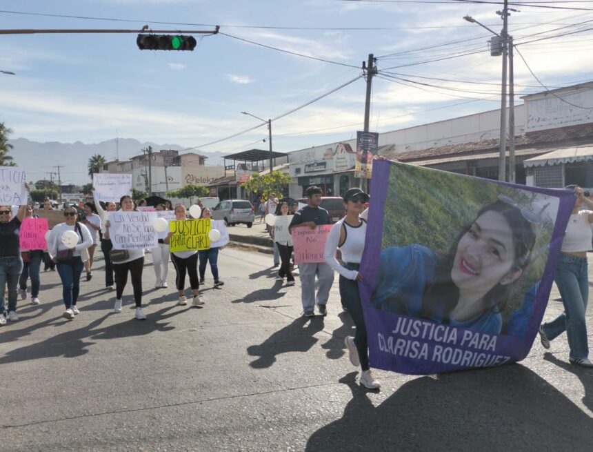 Clarisa Manifestacion3 Segunda manifestación por Clarisa Rodríguez colapsa la vialidad de Puerto Vallarta