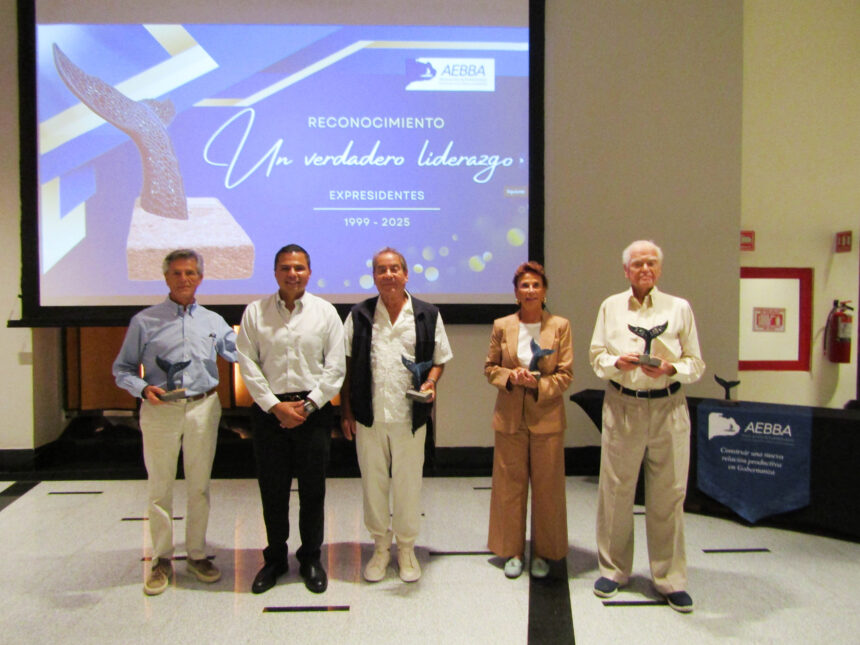 Enrique Tron, Fernando Castro, Fenando González Corona, Laura Mestre de Legorreta y José Martínez Güitrón Ratifica AEBBA su consejo directivo con Fernando Castro como presidente