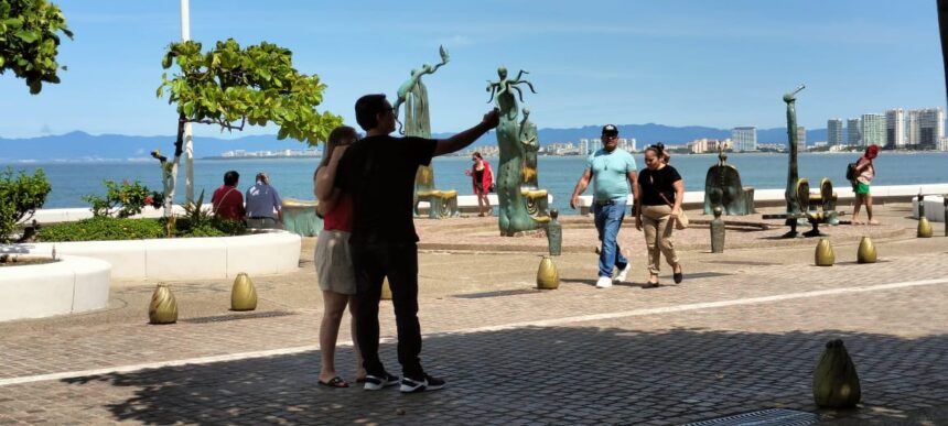 Termómetro en Vallarta supera hasta en 5 grados la temperatura promedio de invierno