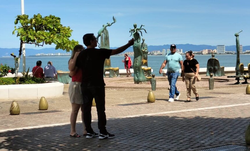 Termómetro en Vallarta supera hasta en 5 grados la temperatura promedio de invierno