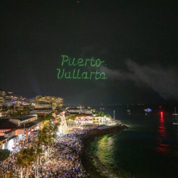 Cientos de drones iluminaron la llegada del 2026 en Puerto Vallarta