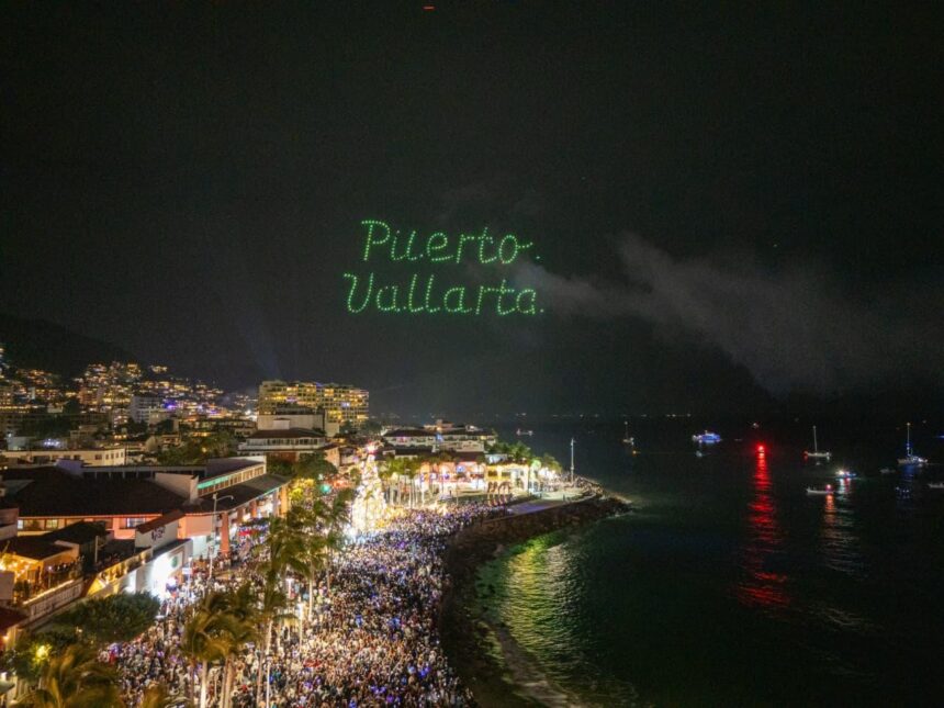 Cientos de drones iluminaron la llegada del 2026 en Puerto Vallarta