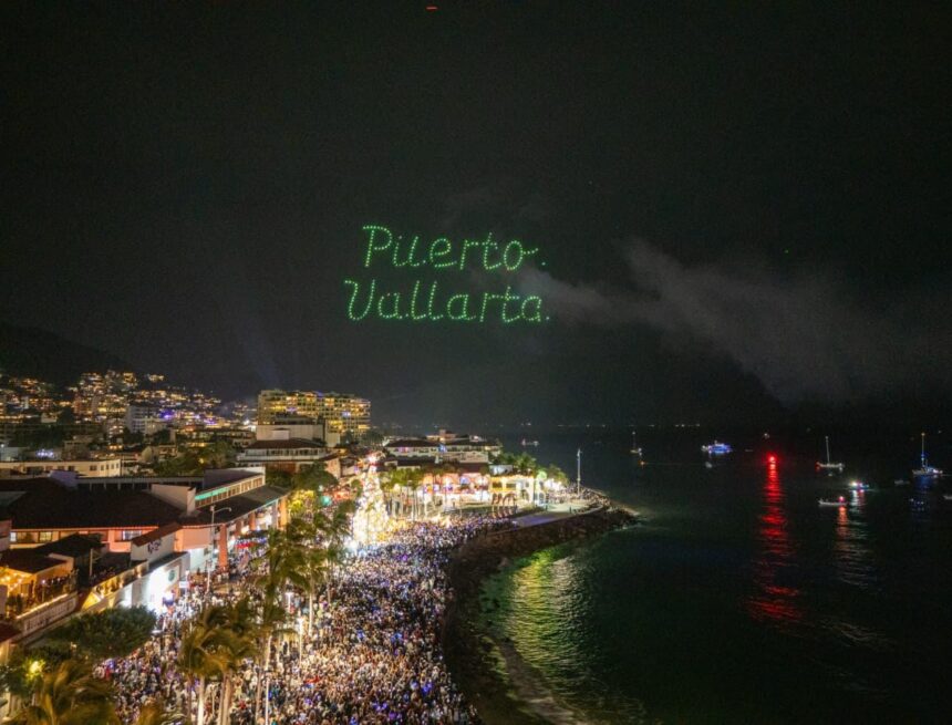 Cientos de drones iluminaron la llegada del 2026 en Puerto Vallarta