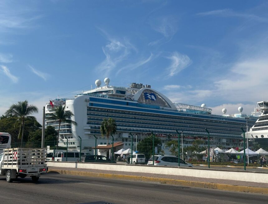 Puerto Vallarta registra su primer triple arribo de cruceros del año