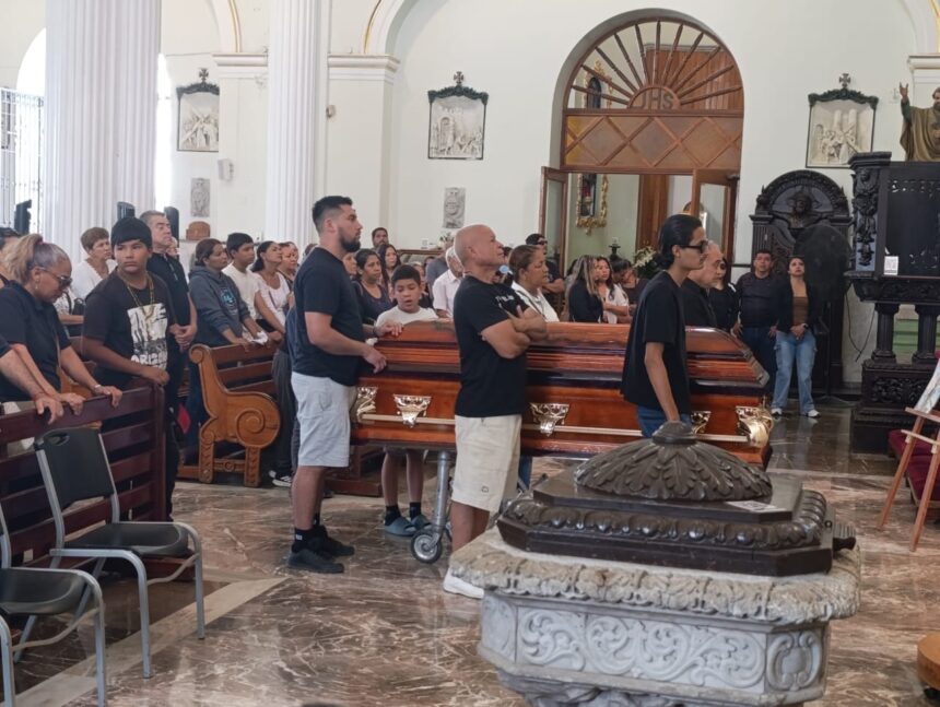 Realizan misa para despedir a Clarisa Rodríguez
