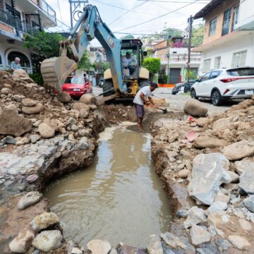 Grasas de establecimientos comerciales provocan taponamientos y derrames de drenaje