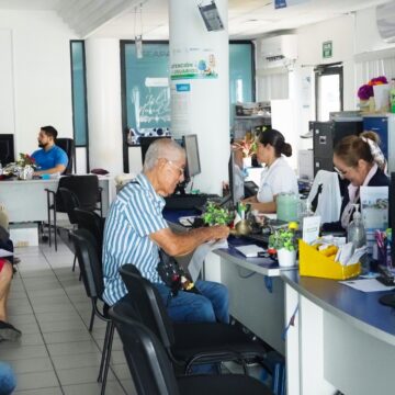 Apoya SEAPAL a adultos mayores con descuentos en su pago de agua