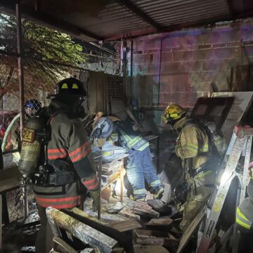 Se incendia carpintería en El Pitillal