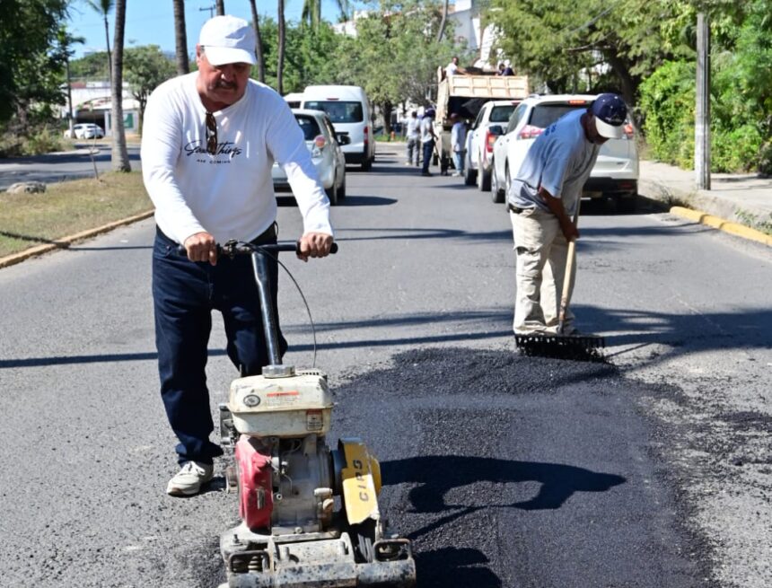 Arranca programa de bacheo en avenidas clave de Puerto Vallarta