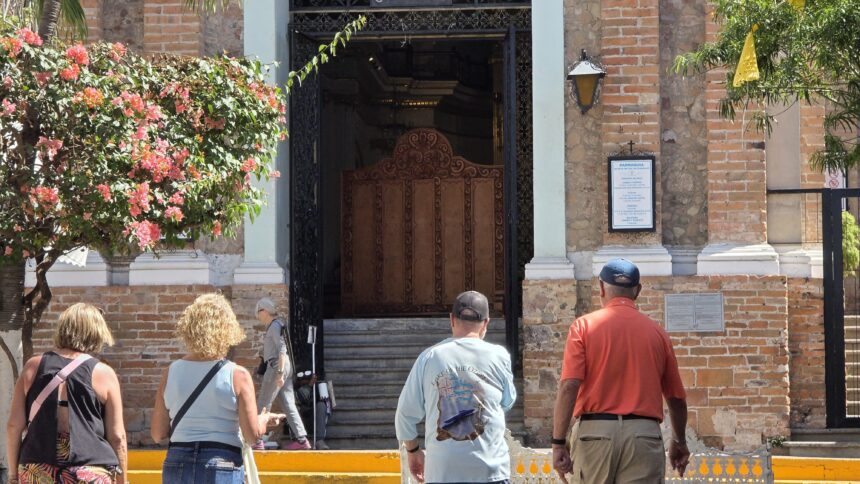 Roban alcancías de la parroquia principal de Puerto Vallarta