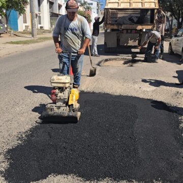 ¡Más calles atendidas en tu colonia! Continúa el programa de bacheo en Puerto Vallarta