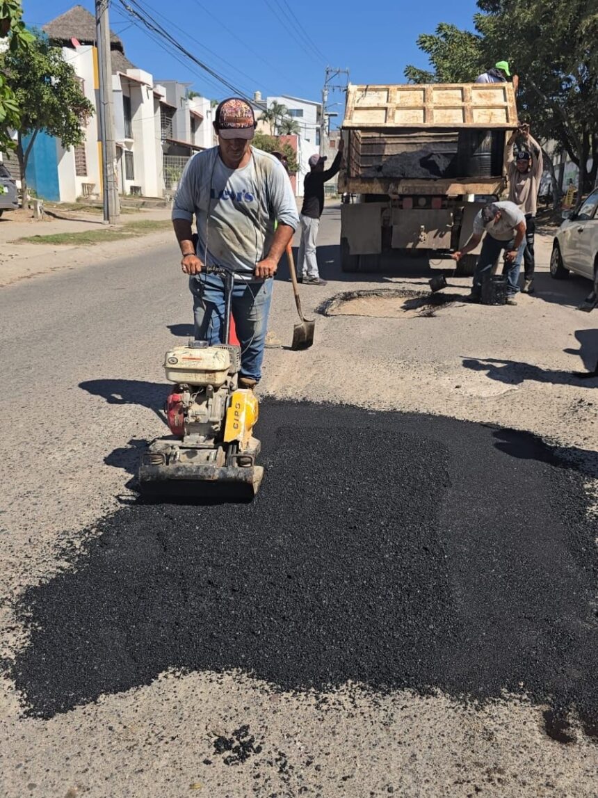 ¡Más calles atendidas en tu colonia! Continúa el programa de bacheo en Puerto Vallarta