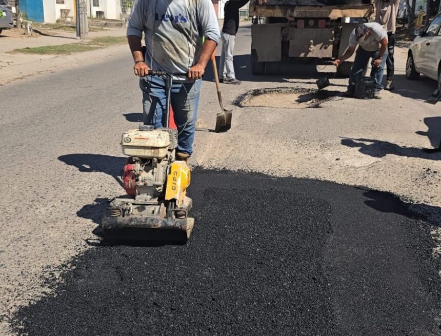 ¡Más calles atendidas en tu colonia! Continúa el programa de bacheo en Puerto Vallarta