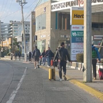 Se reanuda movilidad de turistas hacia el aeropuerto de Puerto Vallarta tras jornada violenta