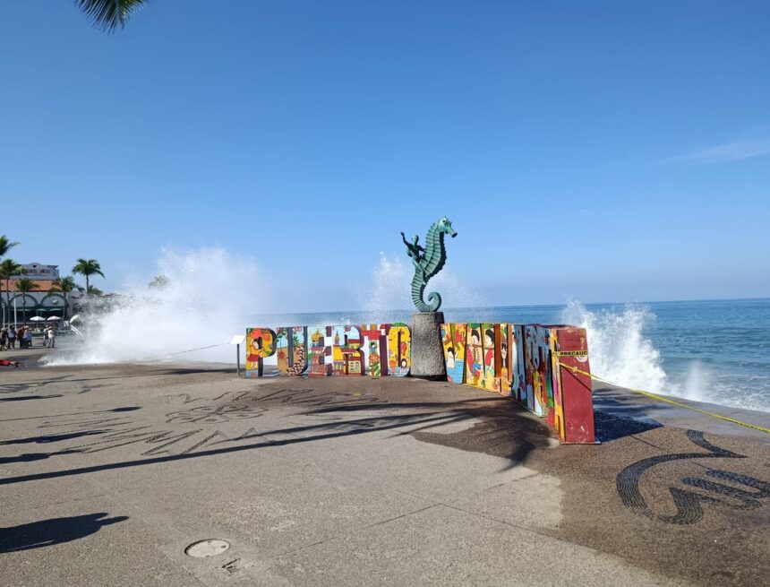 Fuerte oleaje en Vallarta derivó de un ciclón extratropical: meteorólogo