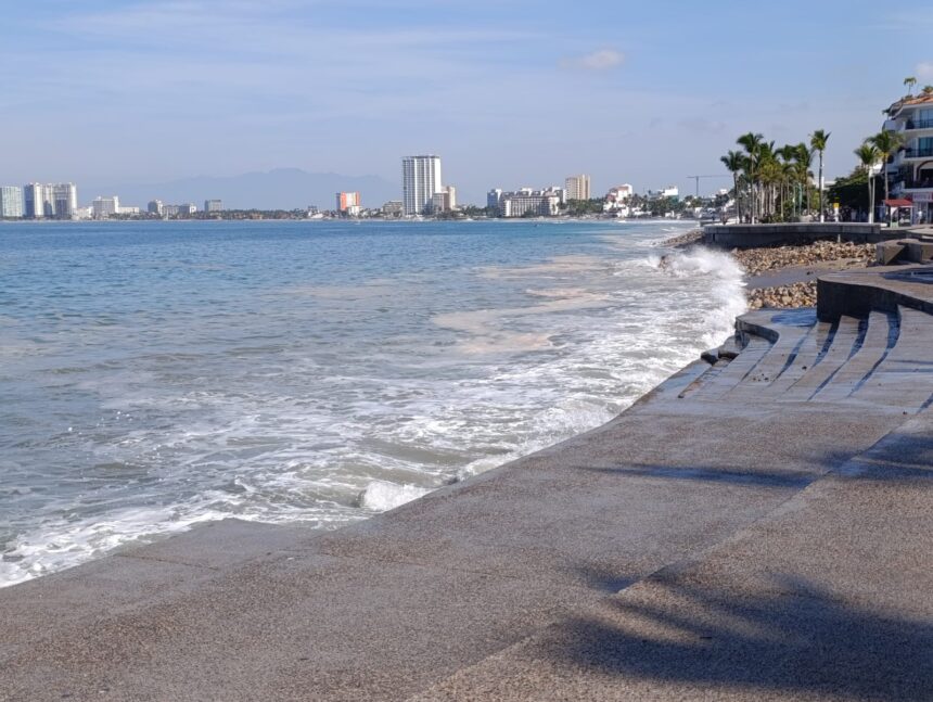 playa Persisten banderas rojas en la mayoría de playas de Puerto Vallarta