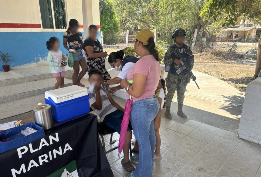 Personal naval aplica más de mil 450 vacunas contra el sarampión en la Costa Norte y Sierra Occidental de Jalisco
