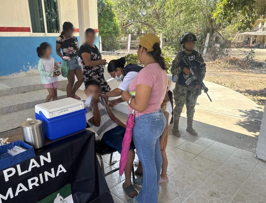 Personal naval aplica más de mil 450 vacunas contra el sarampión en la Costa Norte y Sierra Occidental de Jalisco